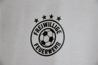 WM26 Retro Fan-Polo - Feuerwehr Edition [Personalisierbar]